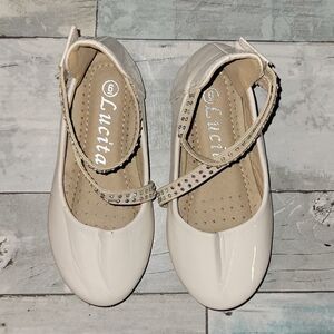 Lucita White Dress shoes size 6 Toddler